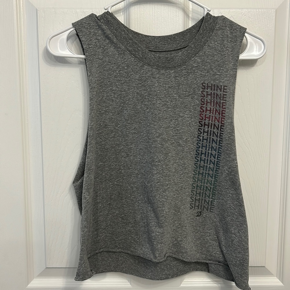 Peloton crop muscle tee. Size Medium. Gray.